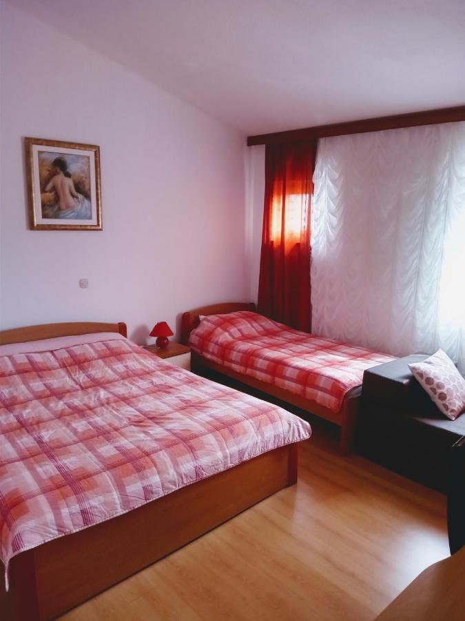 Apartmani Nikolina Razanac Bagian luar foto
